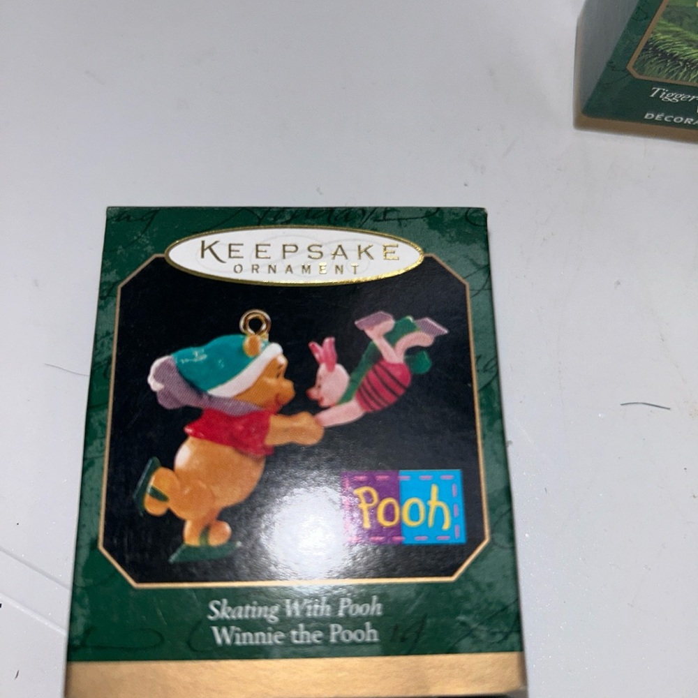 2 Hallmark Pooh Collection Piglet Tigger Miniature 1999-2000 Skating With Pooh - Picture 2 of 7